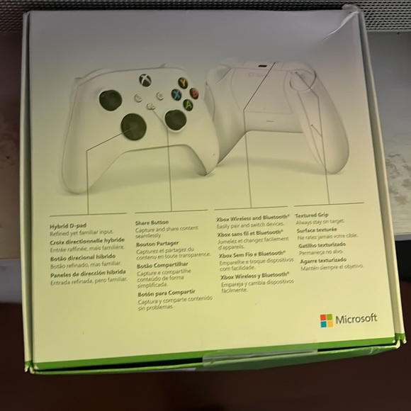 Selling new pulse red Xbox one controller and next gen white xbox controller - Picture 3 of 3